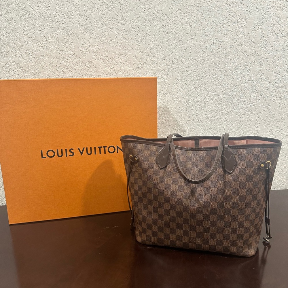 Louis Vuitton Neverfull MM Damier Ebene Light Pink Interior